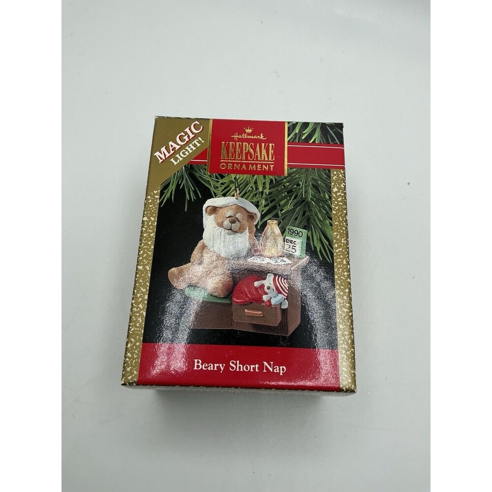1990 Hallmark Keepsake Ornament Beary Short Nap With  Magic Light QLX732-6